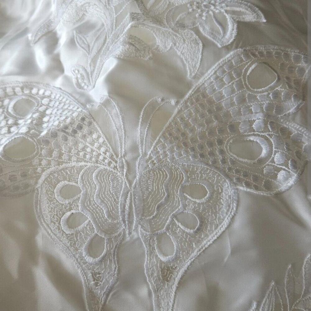 1990's wedding gown.Stunning - Picture 3 of 15